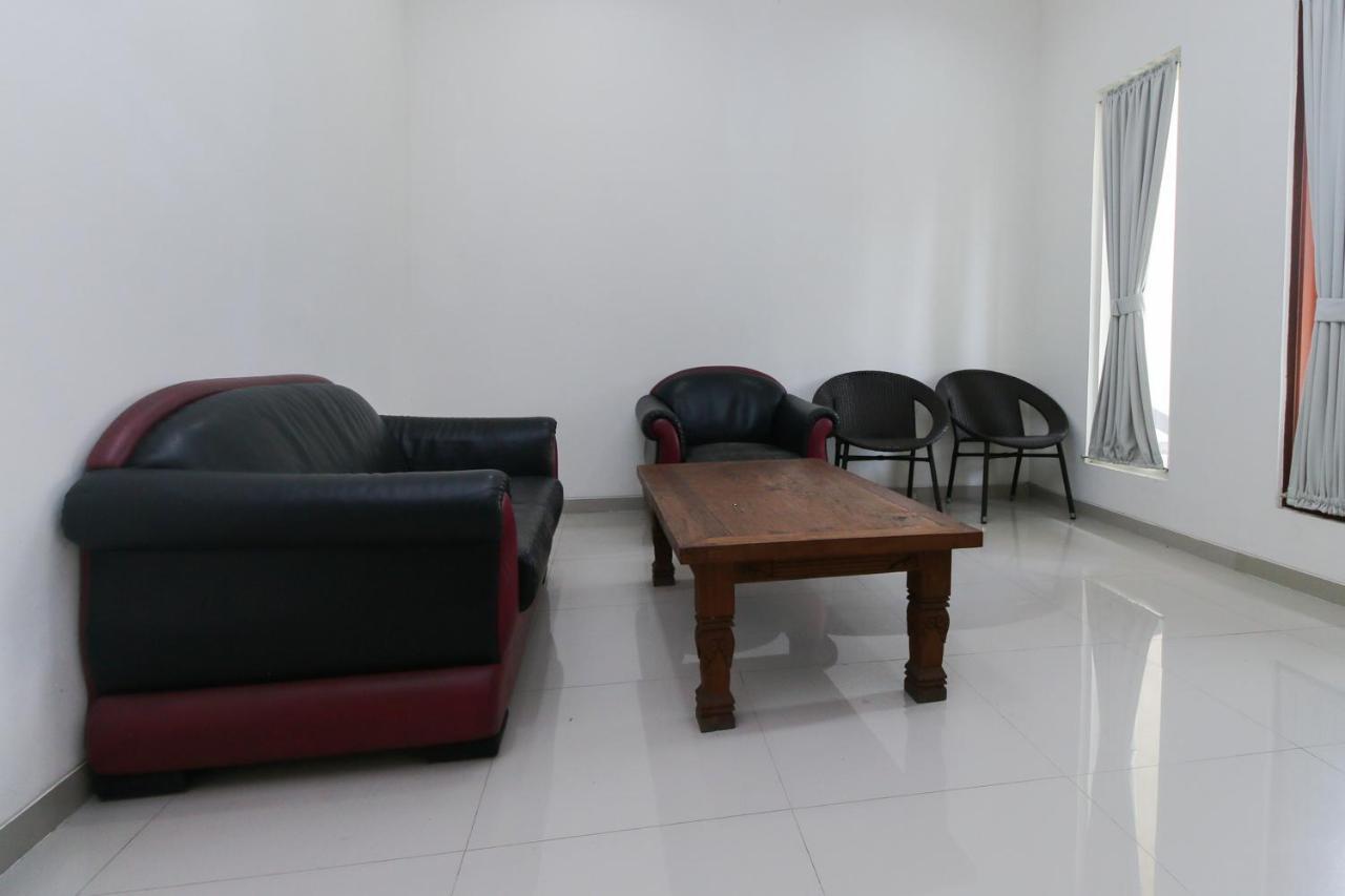 Reddoorz Plus At Panorama Villas Batu Бату Экстерьер фото
