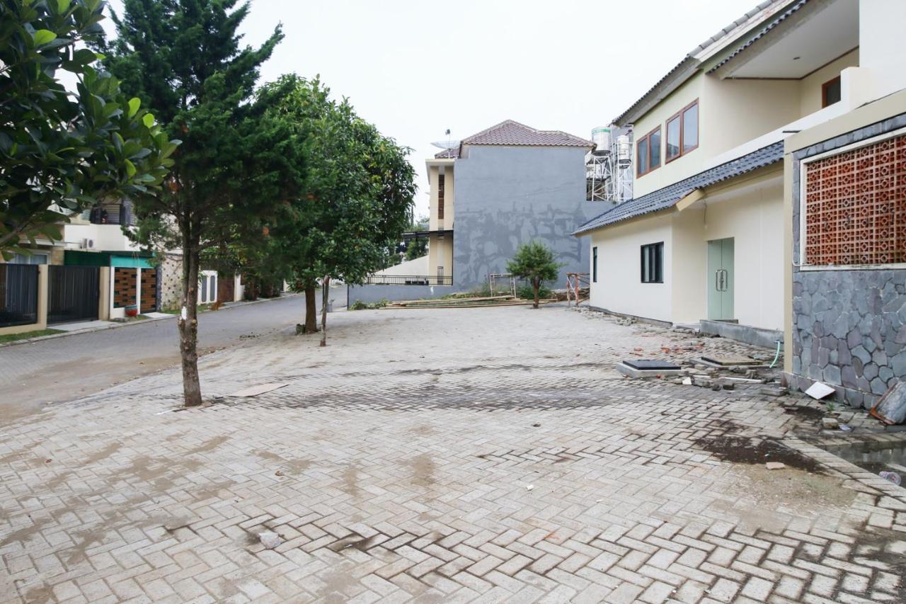 Reddoorz Plus At Panorama Villas Batu Бату Экстерьер фото